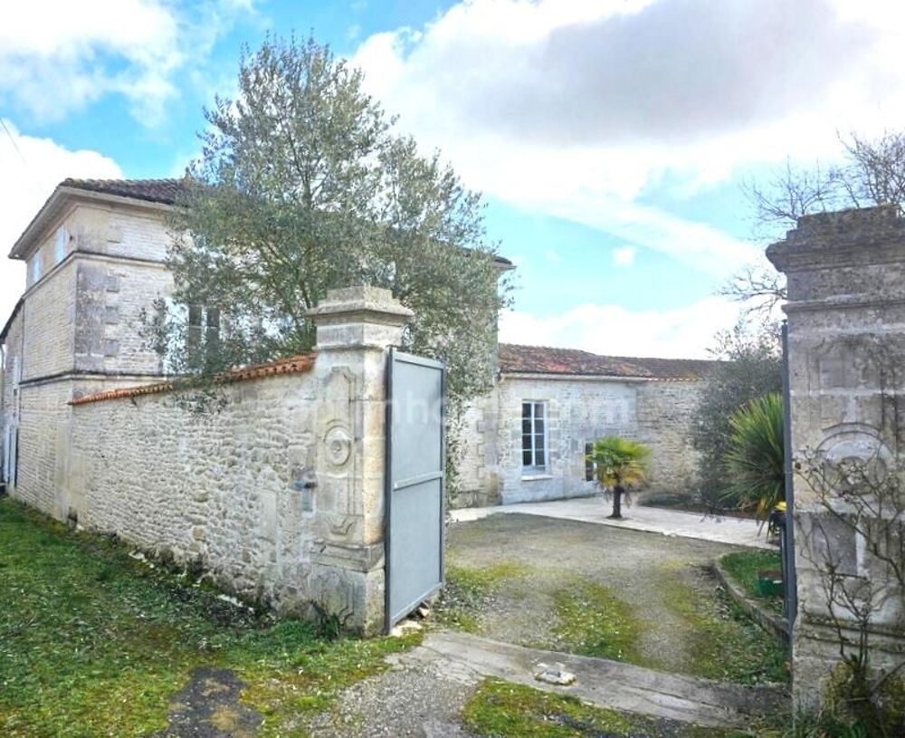 Maison coup de coeur- Charentaise de caractère 6 chambres  300 m² de confort et d'authenticité ASNIERES SUR NOUERE