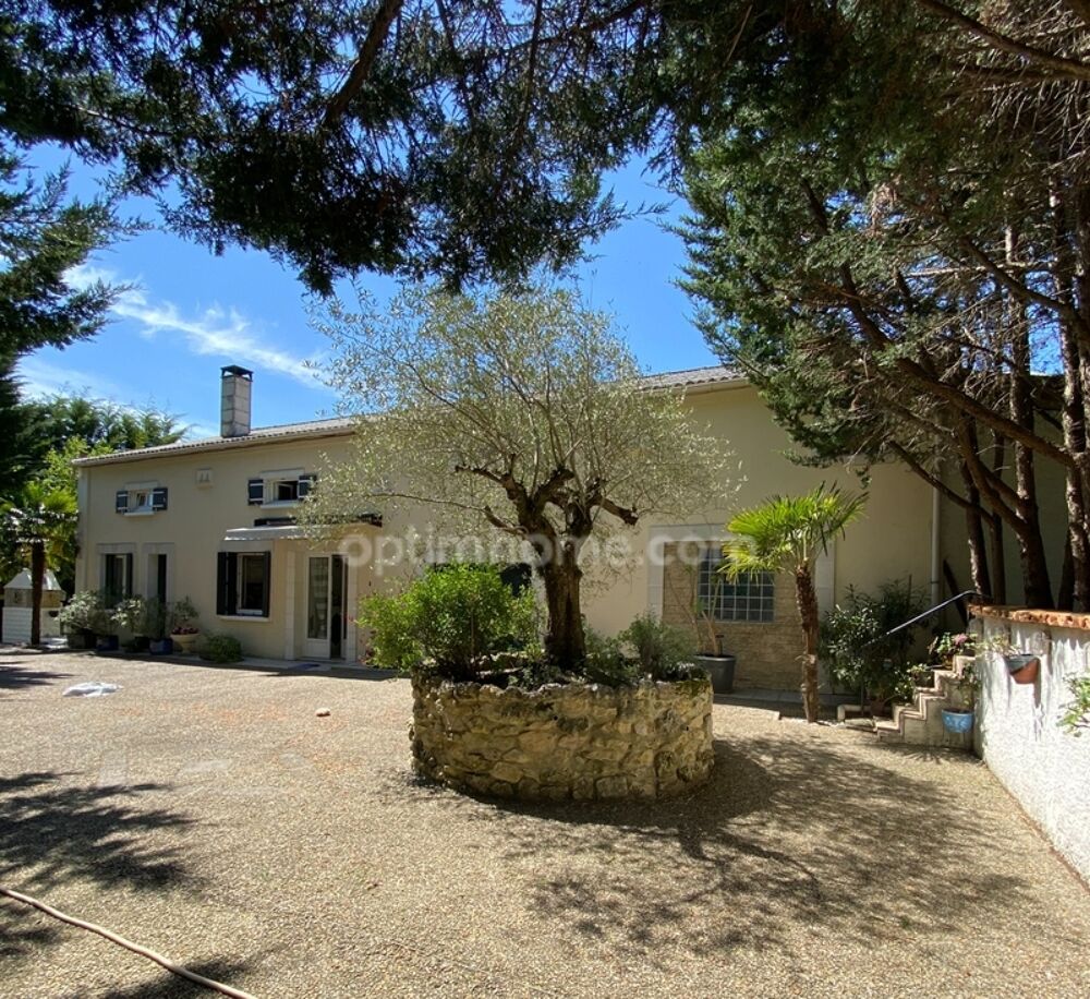 L'Isle d'Espagnac. Maison 187 m² + 3 logements locatifs meublés sur terrain de 2003 m²