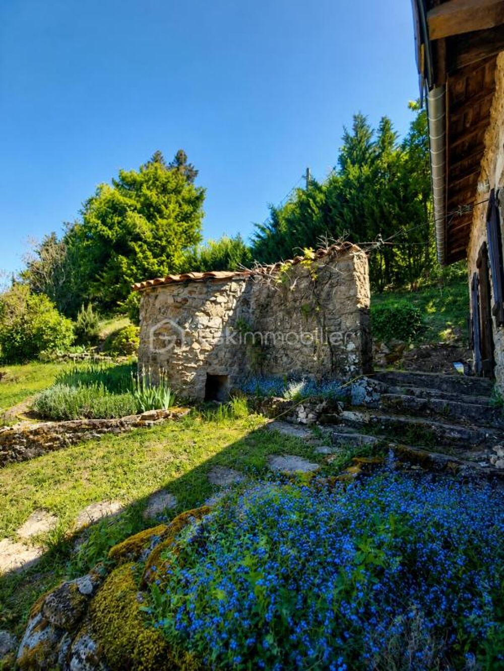 Ferme ardéchoise en pierres avec vue panoramique et châtaigneraie centenaire à proximité de Lamastre