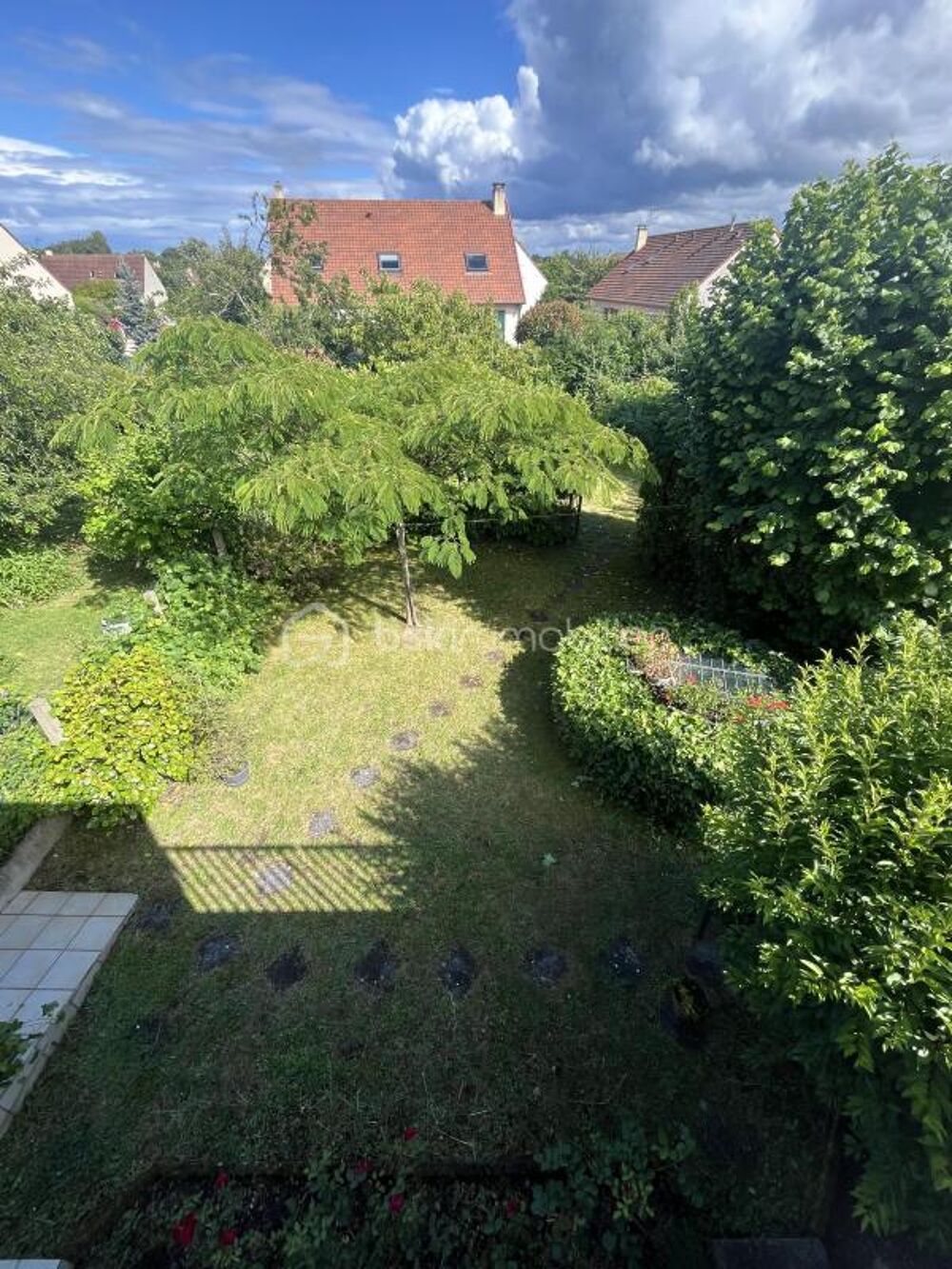 Charmante maison de 105 m2, Garage, 5 chambres avec un beau jardin au calme sans vis a vis