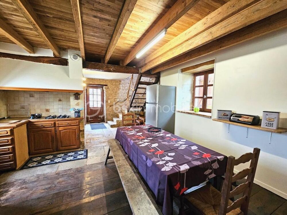 Logis du Xe siècle 263M², 3 hectares de terrain avec accès Charente, Grange et Puit