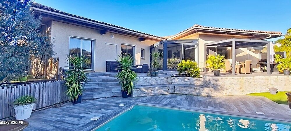 Villa spacieuse de 168m2 avec une piscine s'étendant sur 851m2 de terrain
