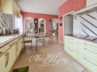  Maison � vendre 6 pi�ces 213 m�