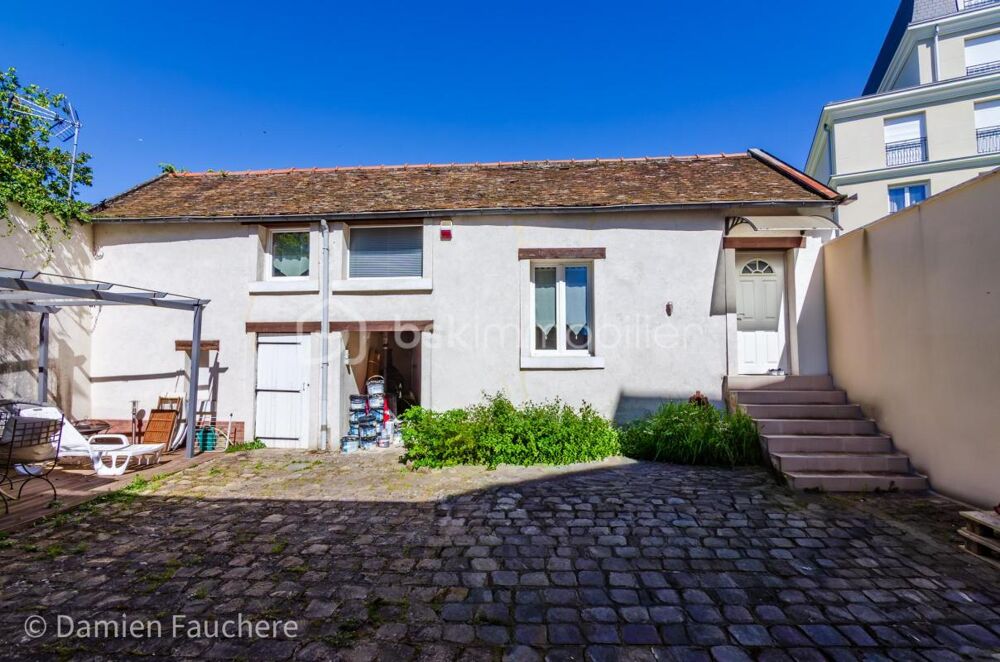Vente Maison Maison individuelle de 205 m2, 7 pièces et 5 chambres + dépendance de 40m2 en parfait état, sur terrain de 540m2 ! Savigny sur orge