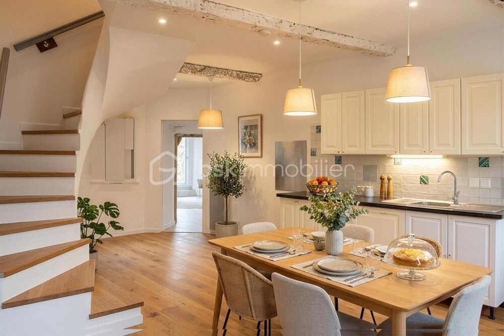 A Saint Thibery, Maison de village au charme authentique avec petite cour intérieure