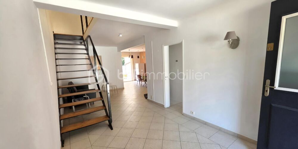 A Le Luc (Var) - Maison jumelée - 101m² - 3 chambres - Jardin - Parkings