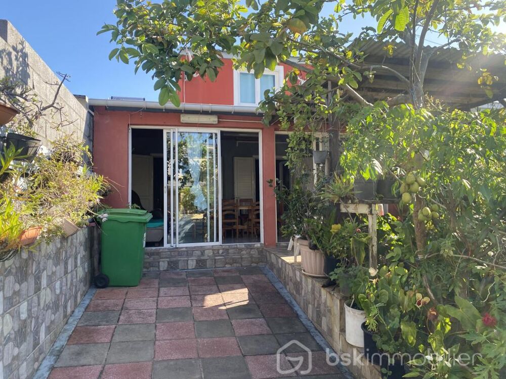 Maison 96m2 duplex mitoyenne Saint Pierre Terre Sainte
