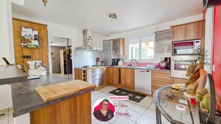 Vente Maison Maison individuelle en plain-pied de 184 m² avec jardin, garage et piscine Neschers