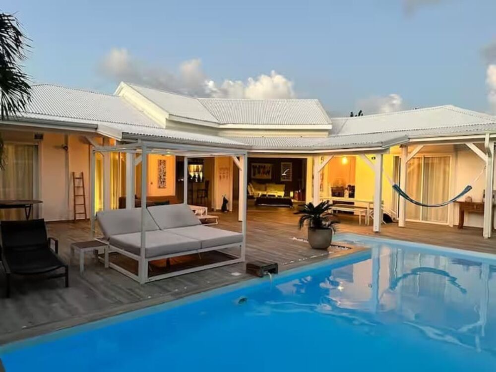 Villa de standing plage privative à pied piscine jacuzzi sur 700 m² de terrain