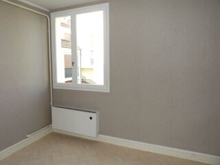  Appartement à louer 4 pièces 76 m²