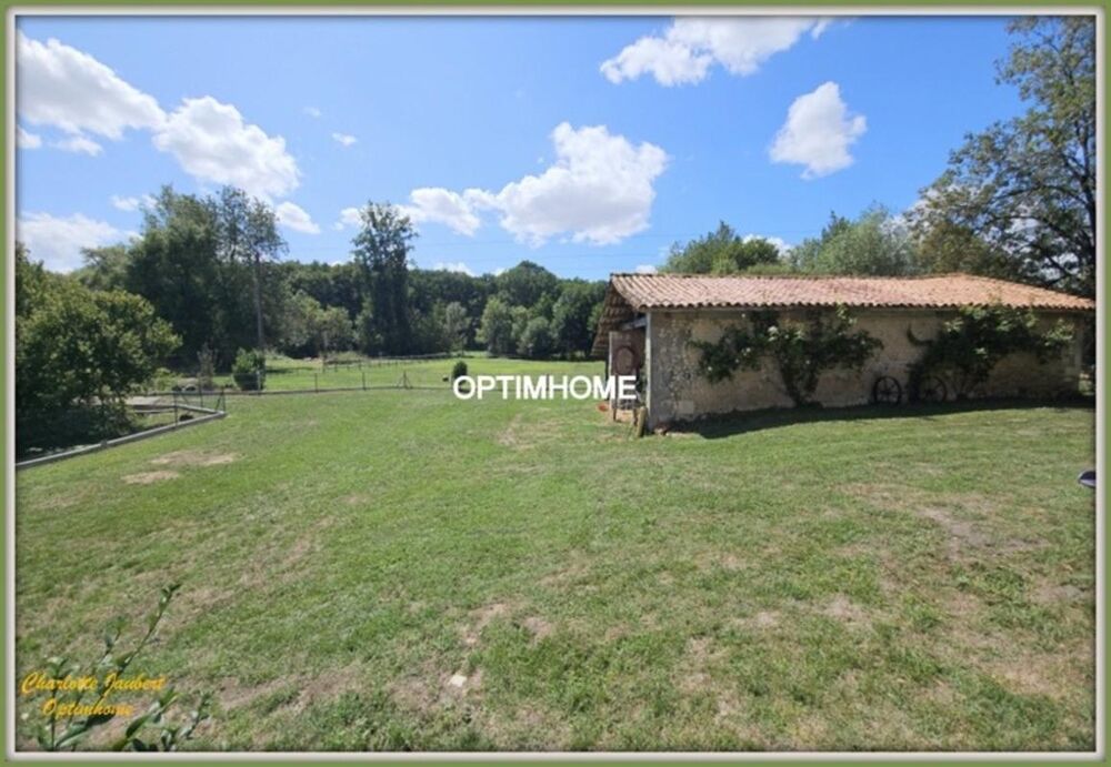 Vente Propriété/Château Ancien moulin rénové – 3,7 hectares au calme avec dépendances équestres Montmoreau saint cybard