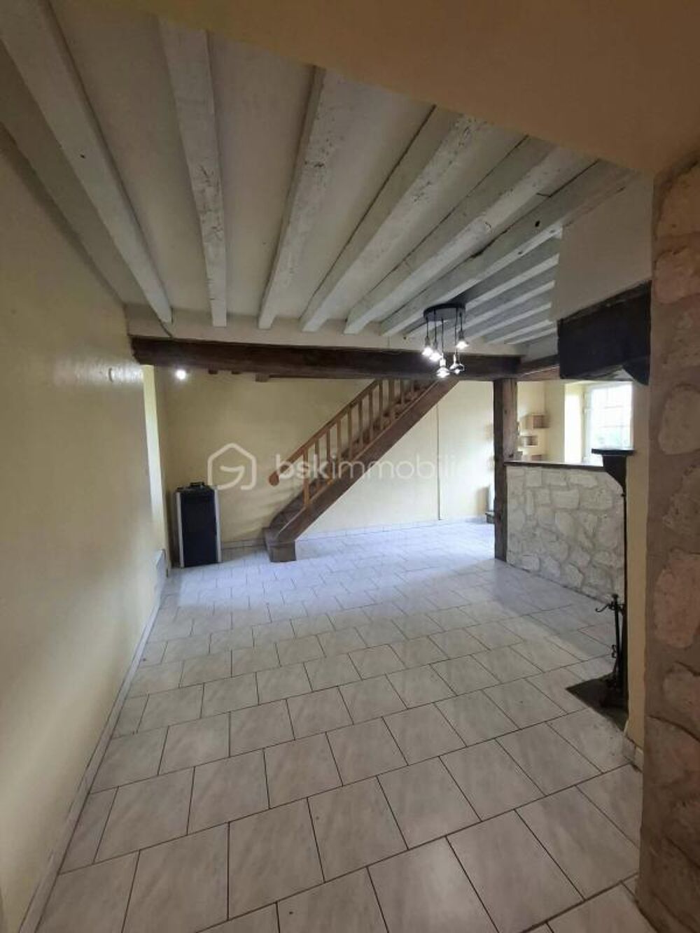 ? Une maison en pierre avec plus de 2,2 hectares de terrain à La Ferté-Macé