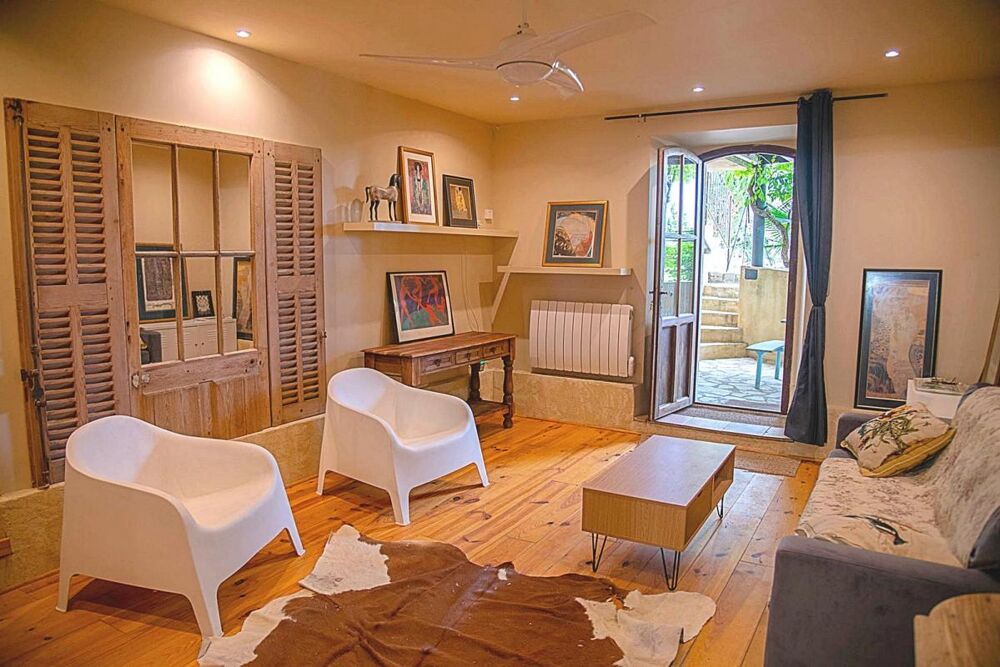 � vendre  Propri�t�/ch�teau Uz�s (30700)