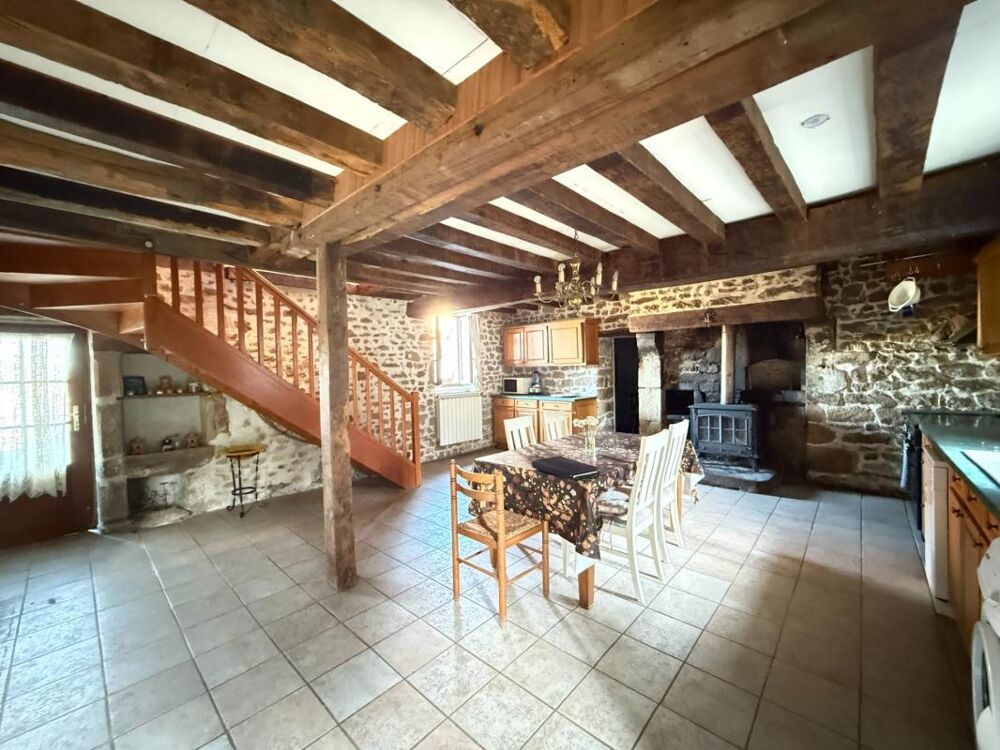 Vente Maison BELLE OPPORTUNITE ! Maison en pierre de 165m², pleine de charme, 4 chambres, Cour intérieure de 379m² 93 000 € Bussiere dunoise