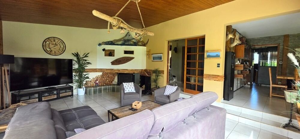 Maison d'architecte avec piscine, sous-sol complet et vue dégagée  Ribérac