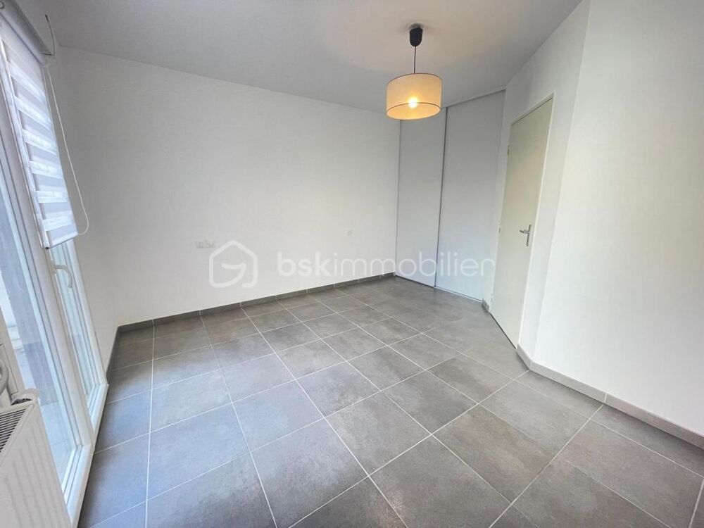 Appartement de type 4 avec terrasse et box privatif à Martigues Jonquière
