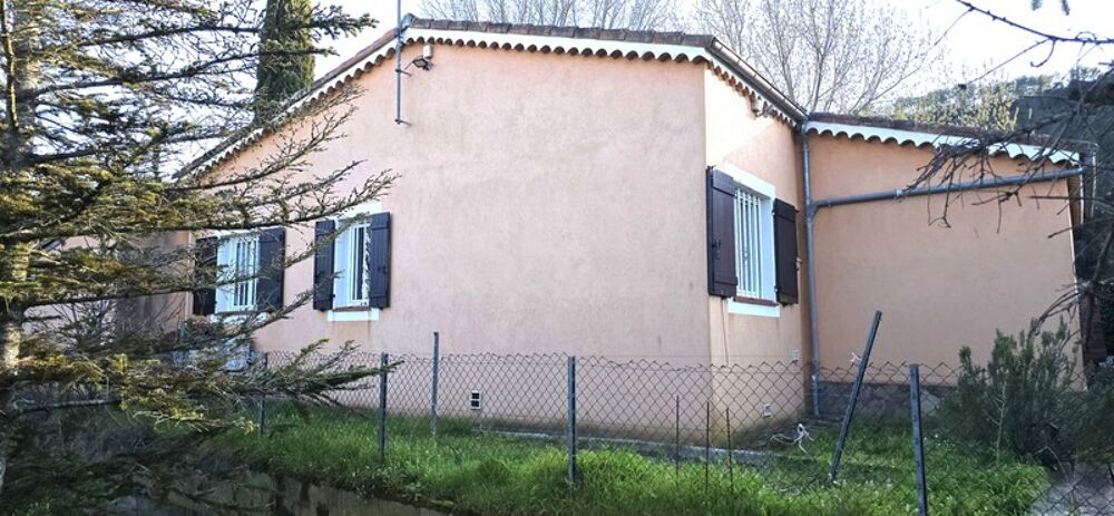 Villa T4 de 93 m2 avec annexes et piscine sur 2229 m2 de terrain