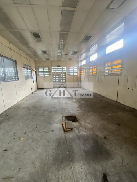   A vendre Entrepôt de 1000 m² 