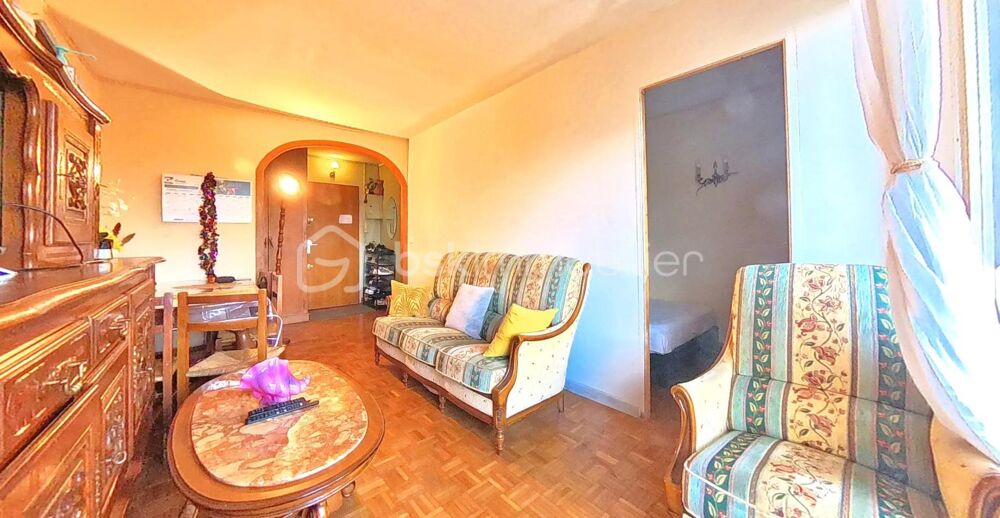 Appartement fonctionnel et lumineux avec balcon et stationnement