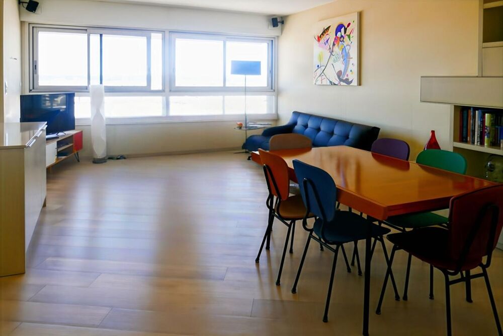 Vente Appartement BORDEAUX MERIADECK  Appartement trois chambres dernier étage avec vue dégagée un balcon et cellier Bordeaux