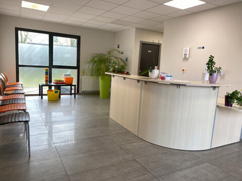 À VENDRE  Ensemble Immobilier Mixte  Isneauville (76)  310 m² Environ 920200 76230 Isneauville