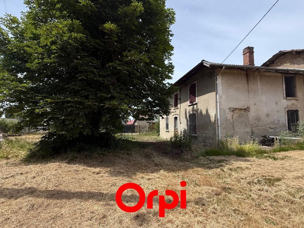 Maison en pisé à rénover entièrement sur 614 m² de terrain