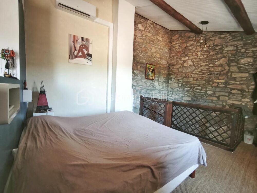 Maison de caractère de 179 m² avec suite indépendante bien-être, garage et patio  Faugères