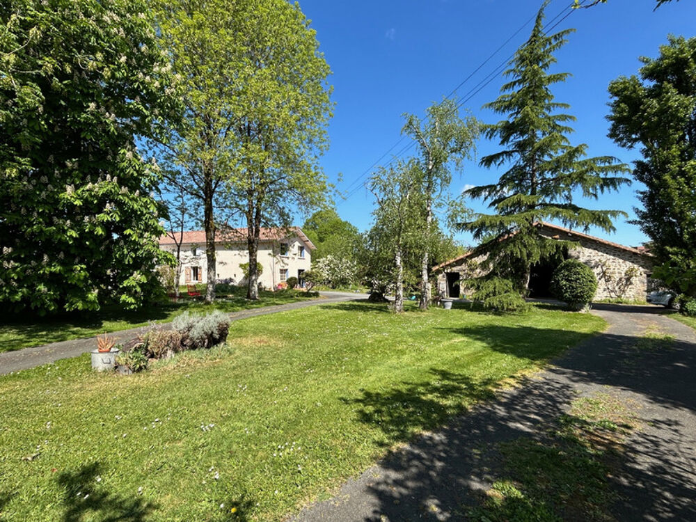 Maison 10 pièces 247 m² · à Chantecorps · 247 m² · 238 000 €