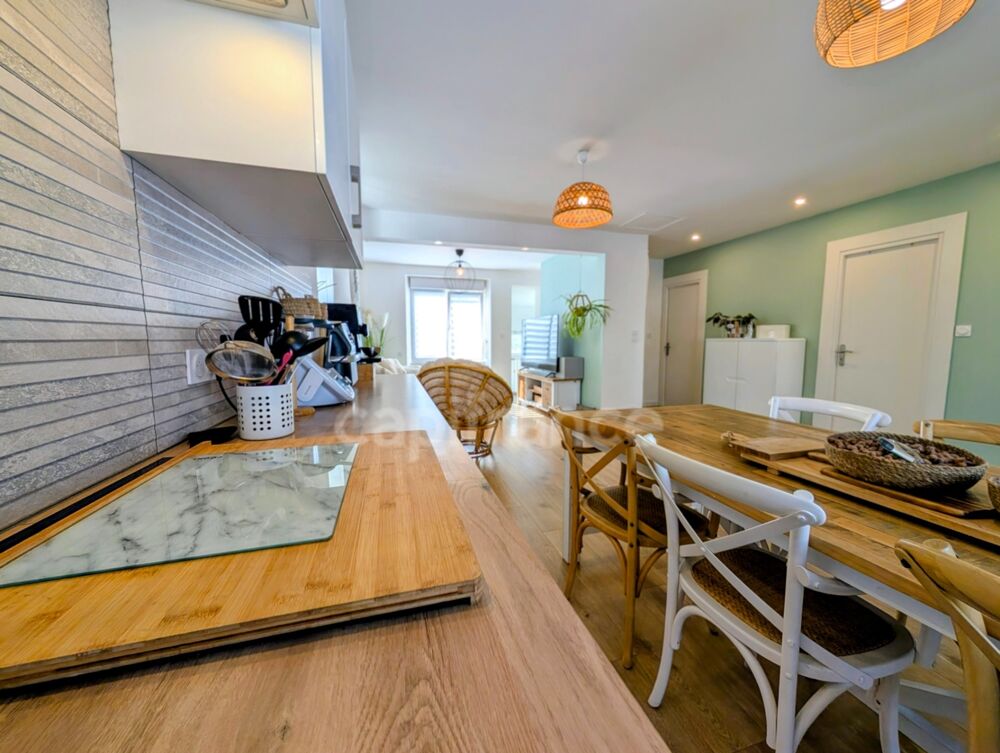 GUIPAVAS  Maison familiale non mitoyenne  5 chambres  Rénovation complète  Écoles et commerces à pied