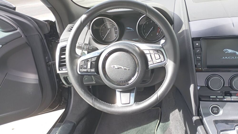 F-Type 2.0 300 BVA . 2017 occasion 85190 La Genetouze