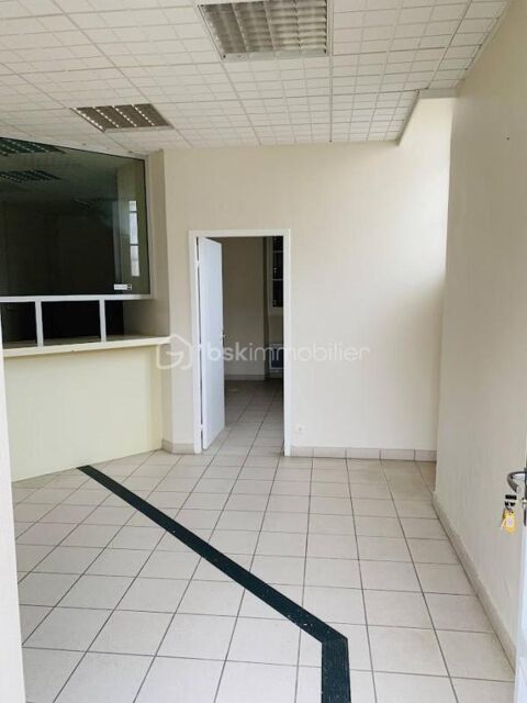 Location local commercial Tr&eacute;bons 300 65200 Trebons