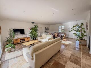  Propriété/château à vendre 6 pièces 161 m²