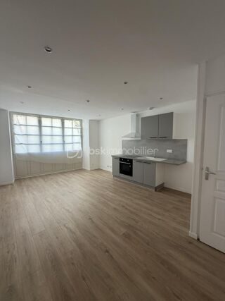  Immeuble à vendre 8 pièces 166 m²