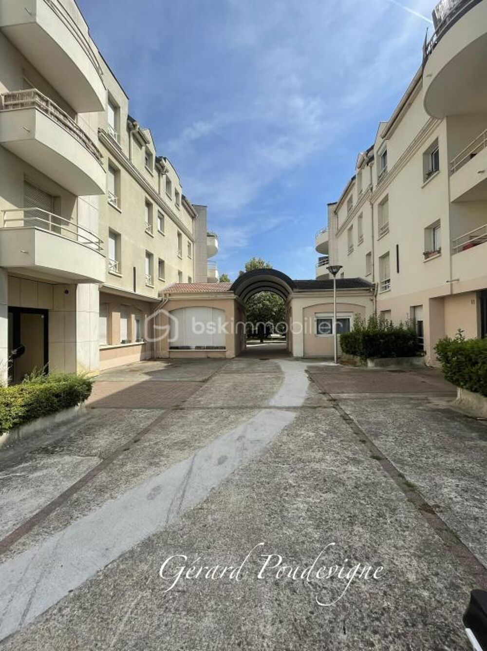 Location Appartement Studio meublé à Montesson. Mezzanine, Jardin privatif et Cave ! Montesson