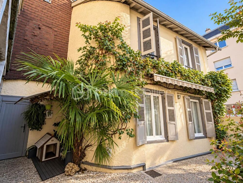 PAU CENTRE  MAISON DE VILLE ESPRIT LOFT  COUR PRIVATIVE & PARKING