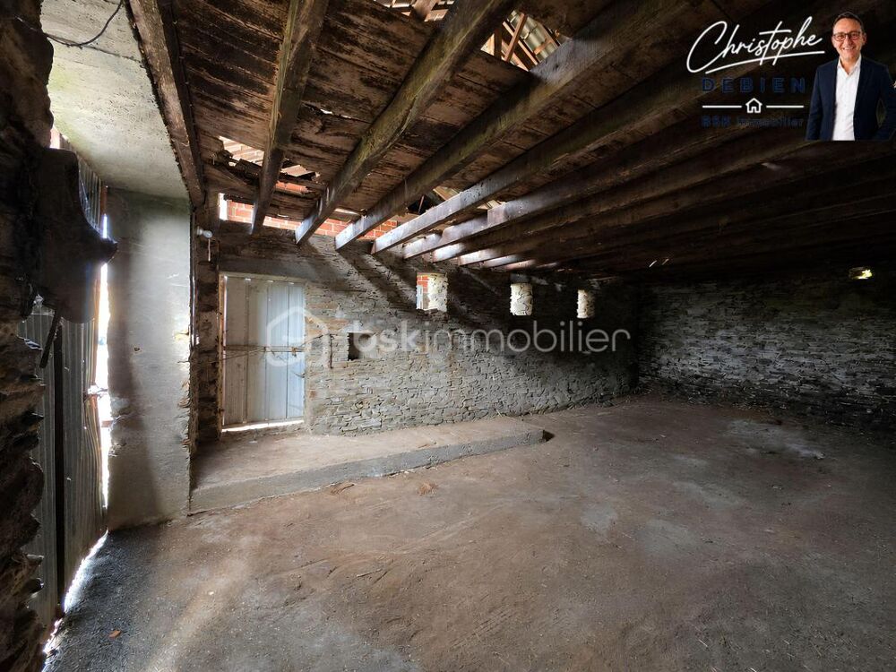 GRANGE À RÉNOVER  FORT POTENTIEL  HAMEAU CALME À CHAVAGNES-EN-PAILLERS