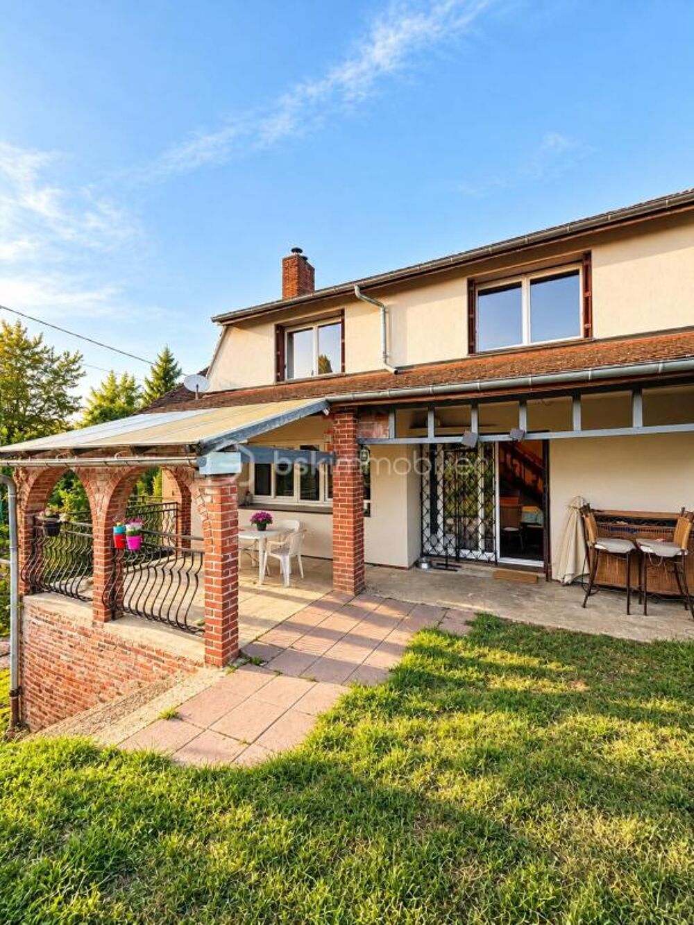 Maison 105 m² avec 4 chambres, bureau et terrain de 2 550 m²  Neuf-Marché