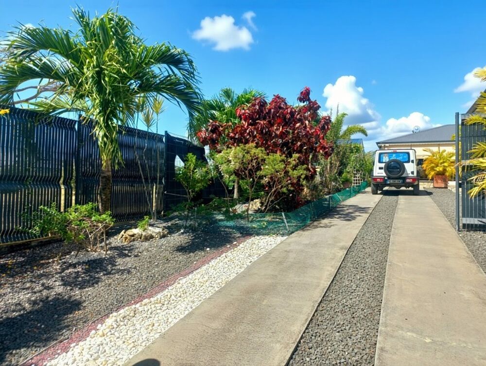 à vendre  Villa Sainte-Anne (97180)