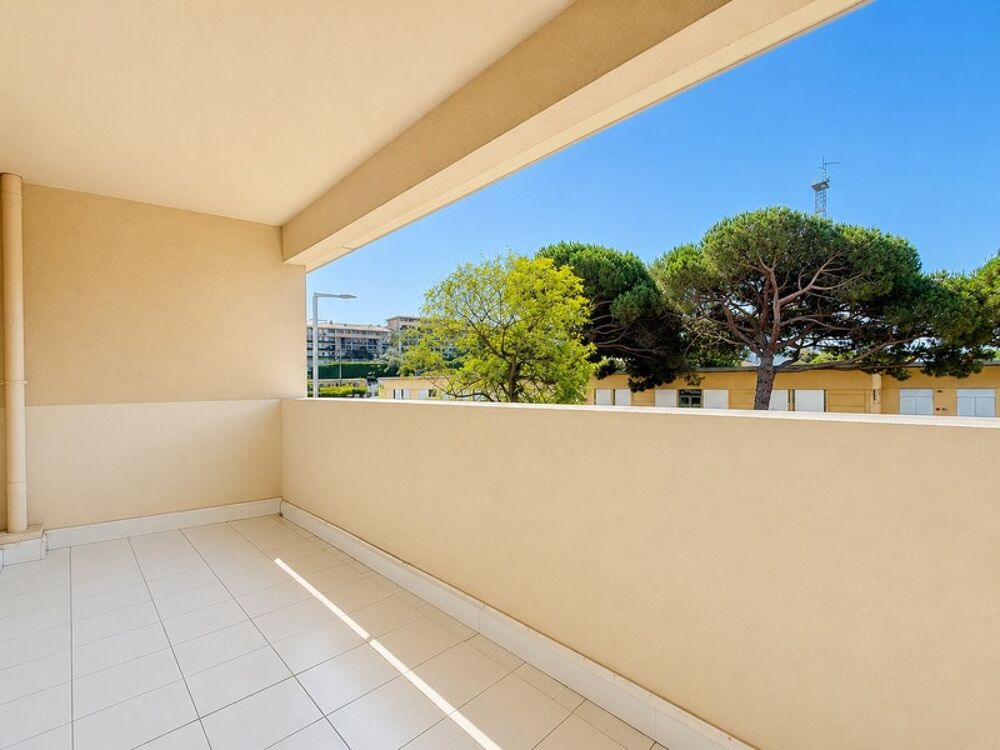 Vente Appartement Comme une maison ! Rare 4 pièces avec 140 m² de jardin à 3 min des plages - Cannes La Bocca (06) Cannes