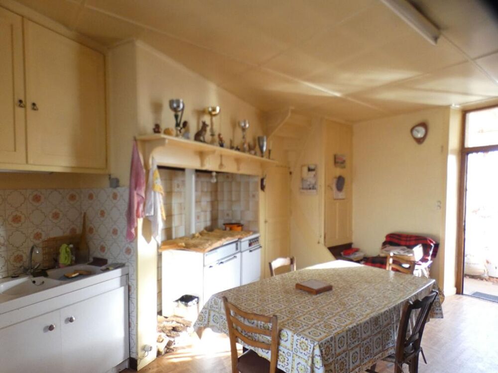Villac maison en pierre avec 5 800 m² de terrain et deux grand batiment (210 m² et 95 m²)