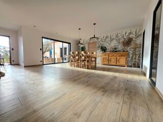 Vente Maison SALVIZINET, Maison plain-pied de 167 m² avec 991 m² de terrain Salvizinet