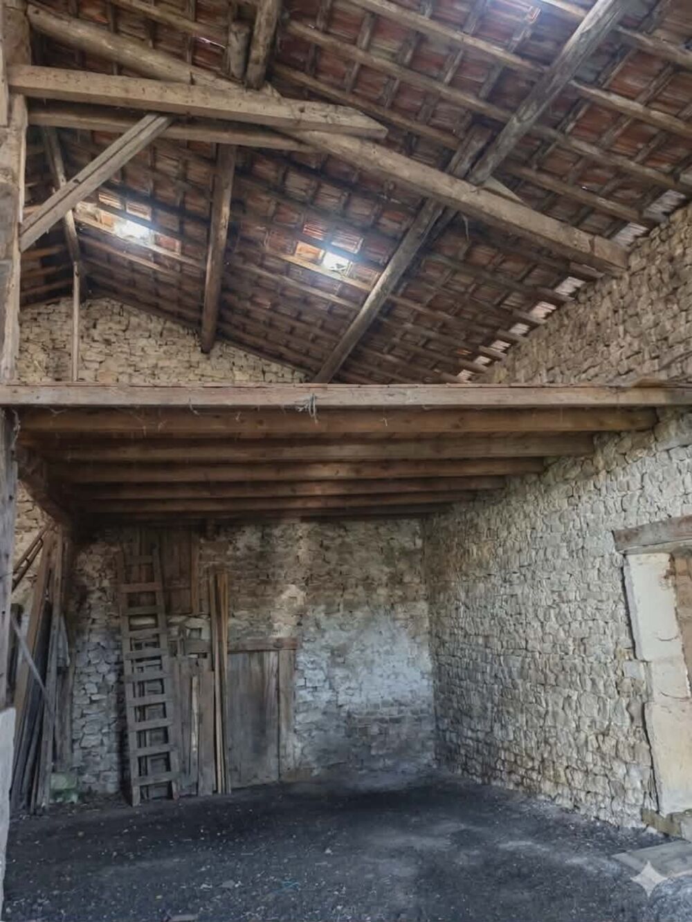 Vente Remise/Grange GRANGE – GRAND VOLUME – STOCKAGE / ATELIER – SECTEUR MENAUCOURT Menaucourt