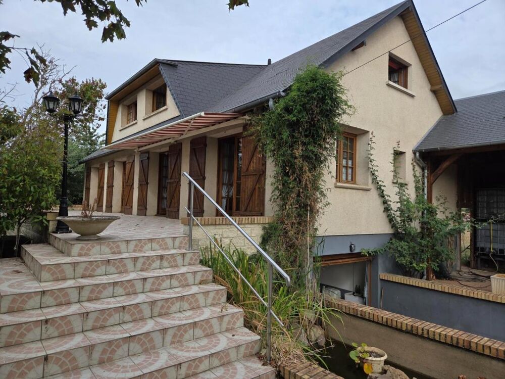 Vente Maison Maison de 145 M2 avec 5 chambres, grand sous-sol,  carport de 44 M2 et une dépendance de 40 M2 à SAINT LEGER DE RÔTES Saint leger de rotes