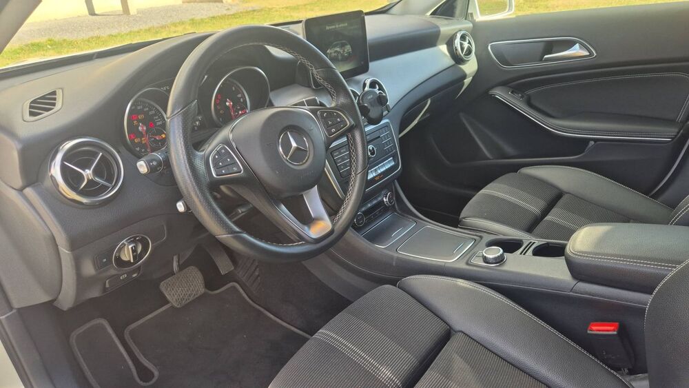 Classe GLA 200 d 136 7G-DCT Sensation 2017 occasion 03250 Laprugne