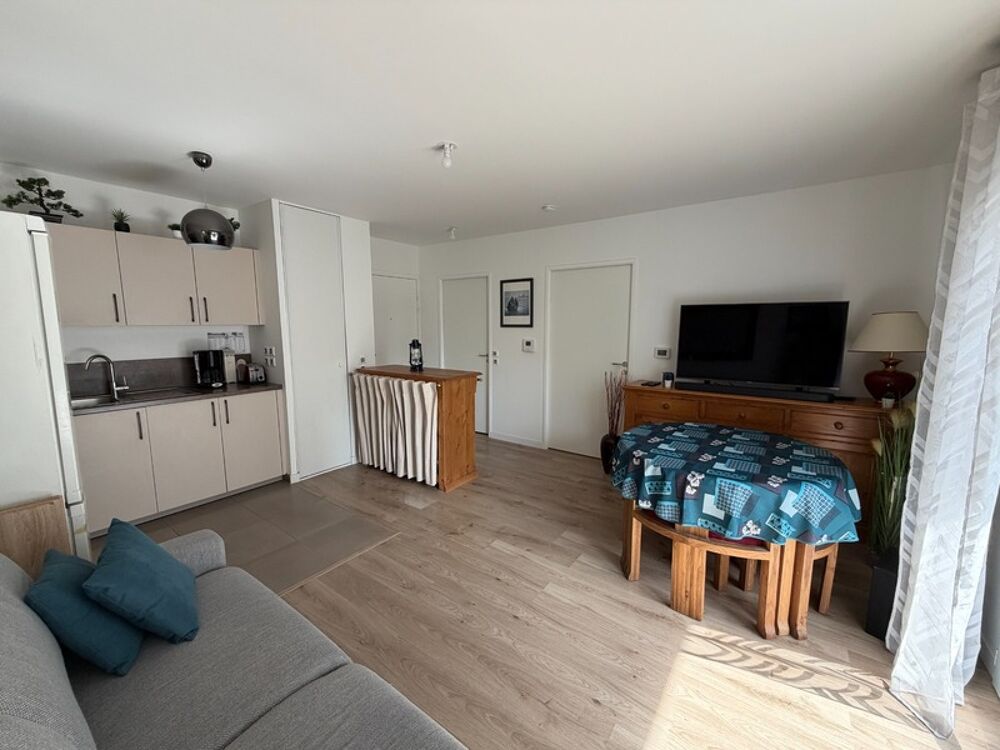 EXCLUSIVITÉ  Appartement récent, balcon, parking et gare à pied : un 2 pièces prêt à vivre !