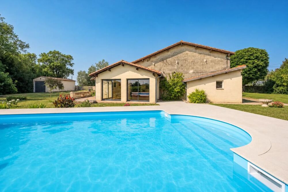 Maison 9 pièces 400 m² · à Ambes · 400 m² · 460 000 €