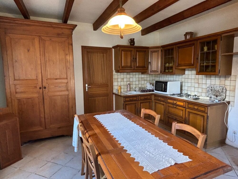 Maison de village en pierre avec dépendances