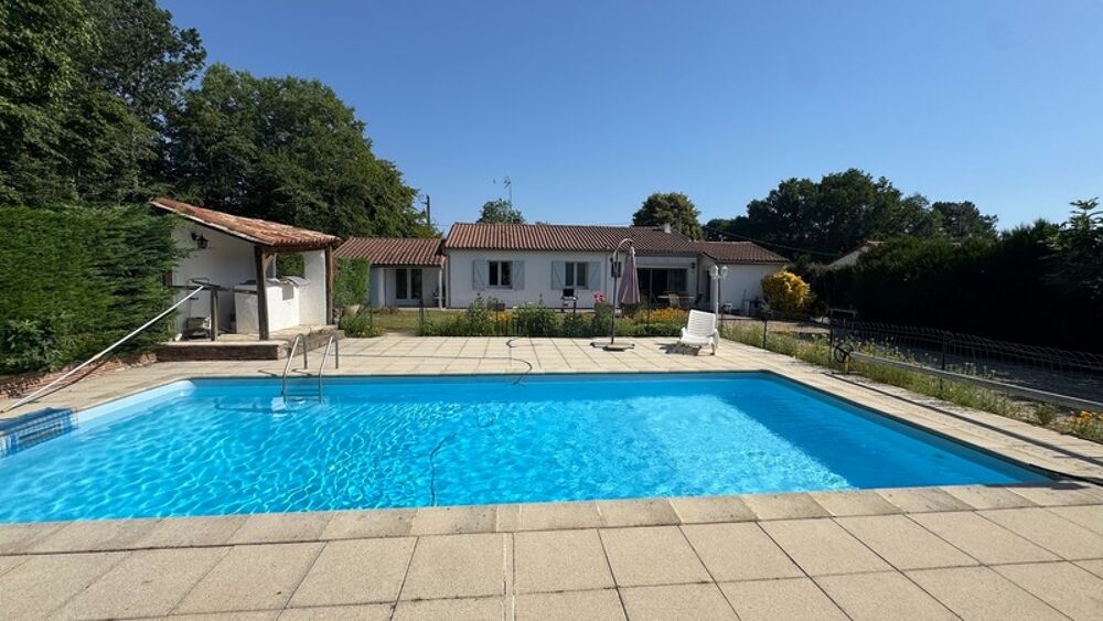 Maison 128 m² avec piscine et grange de 100 m2  3 800 m² de terrain
