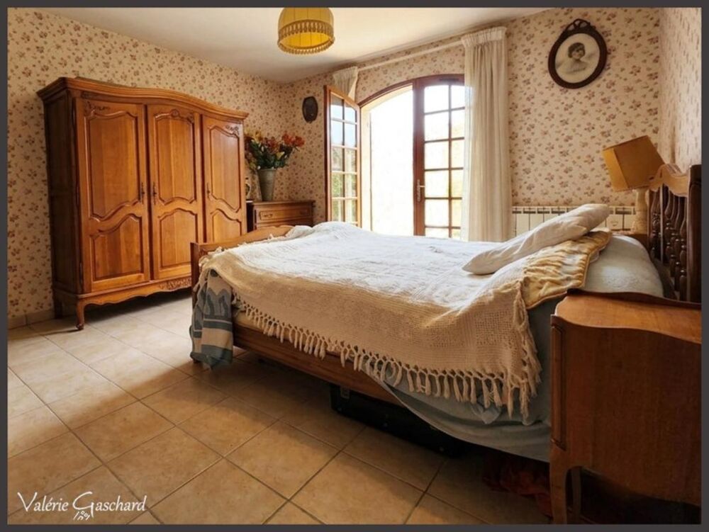 Le Pizou (dordogne) maison de 128 m² + 2850 m² de terrain et triple garage