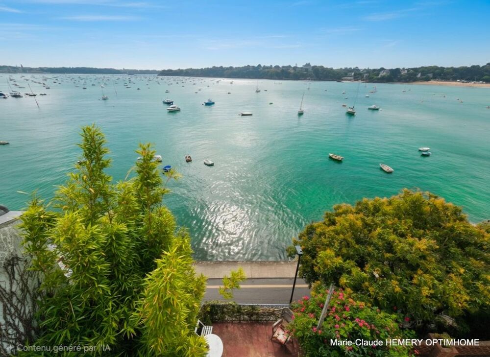 La mer vous fera voir toutes ses couleurs de cette Propriété de 1ère ligne offrant des points de vue exceptionnels